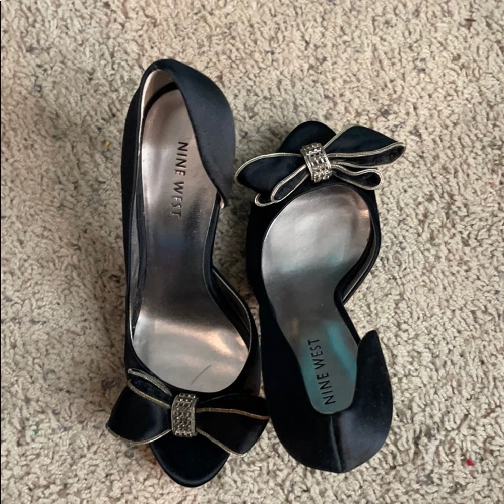 Black dress pumps